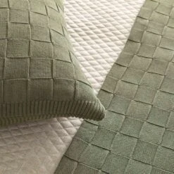 Cesta Throw -France and So Furniture Cesta Olive Detail 1 500x500 crop center 2x bd5e9af8 e73e 495e b6cf ccb0803f786c