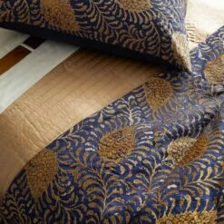 Kinrande Duvet -France and So Furniture Kinrande Detail 1 500x500 crop center 4262b162 11cb 41fb b890 273d68698a35