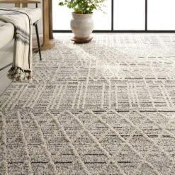 Casita Trellis Cream/ Gray Runner Rug (3'X8') -France and So Furniture LRE02 7 d493e605 b7da 4b65 a128 edddcfbb5930