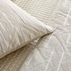 Prestige Pillow -France and So Furniture Prestige Detail 1 500x500 crop center 2x d58d2b5f 631b 4530 9137 0305ba1772ec