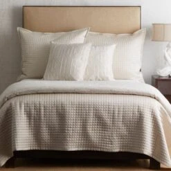 Prestige Throw -France and So Furniture Prestige Lifestyle 1 500x500 crop center a5cf6f59 b273 4de6 a669 2496e19cc5ba