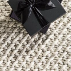 Solis Handmade Solid Gray/ White Area Rug (9'X12') -France and So Furniture SCD05 8 cd94528b d816 494f 9194 7b9f1dc02e10